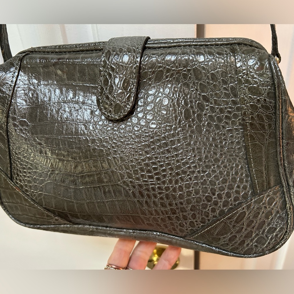 Vintage Crocodile-Embossed Bag, made Korea-no brand. Hinged open, magnetic snap